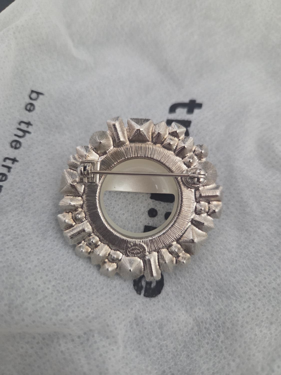 샤넬 무라카미 스마일 브로치 (gd브로치) 상품이미지2