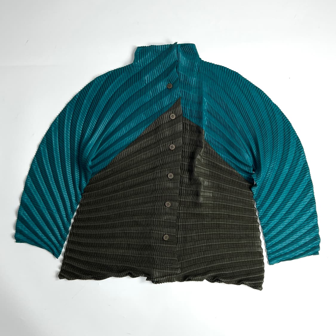 이세이미야케 볼륨 플리츠 가디건 상품이미지5