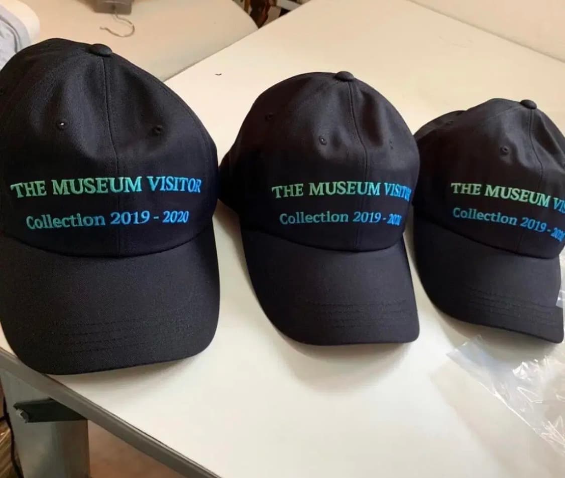 더뮤지엄비지터 볼캡 모자 상품이미지1