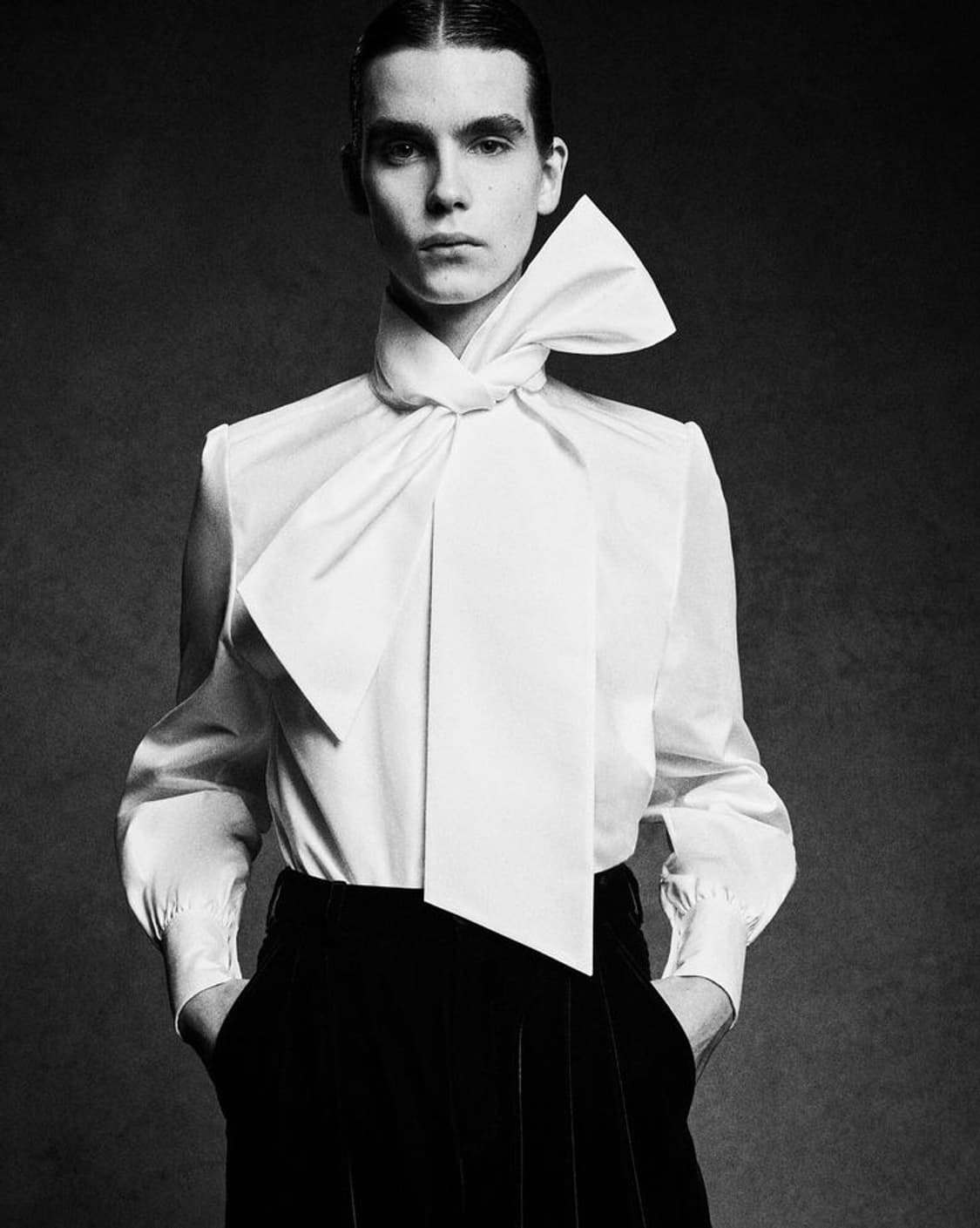 [투어스 착용] 생로랑 23AW 보우 타이 셔츠 상품이미지1