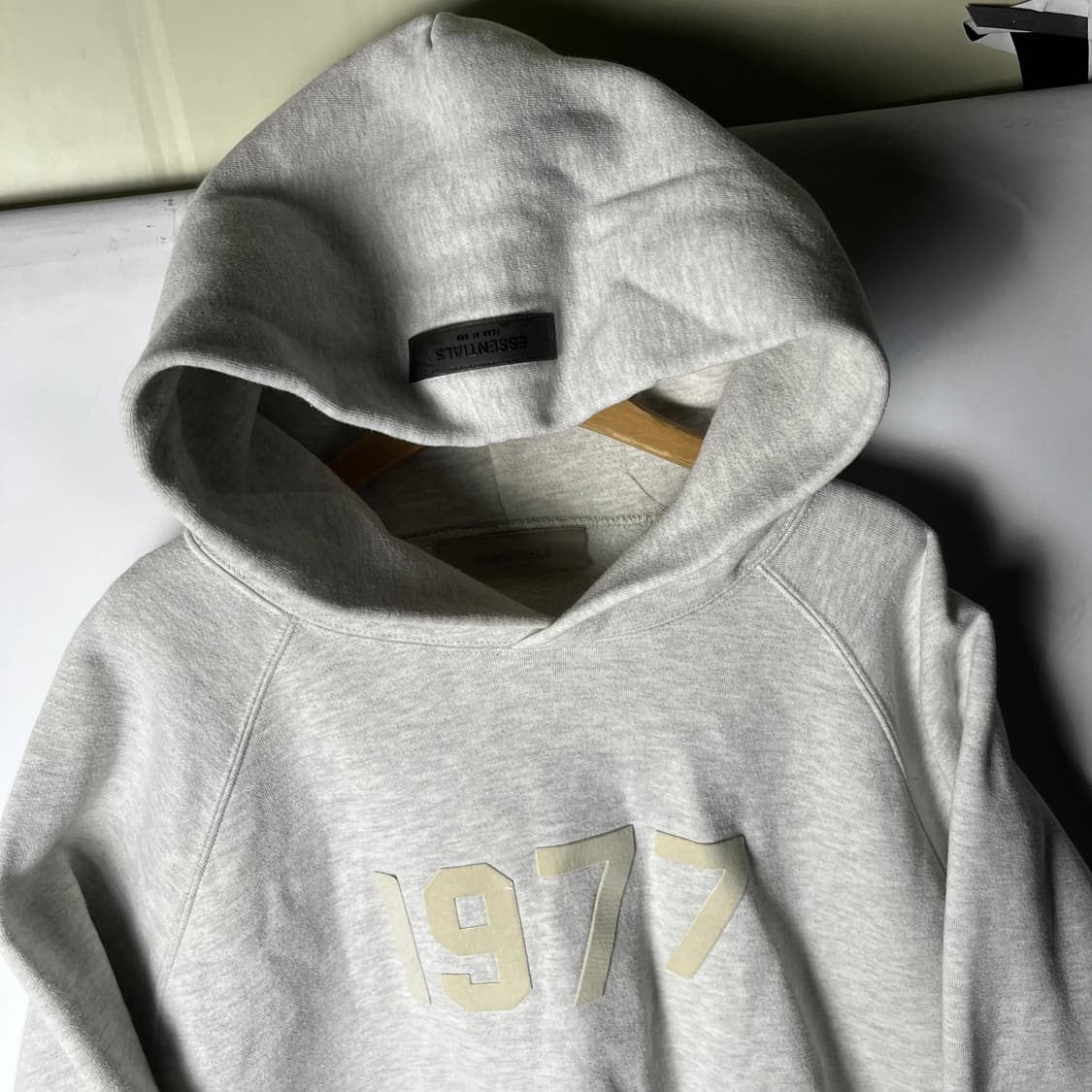 [Fear of God] 피어오브갓 에센셜 1977 후드티셔츠 상품이미지2