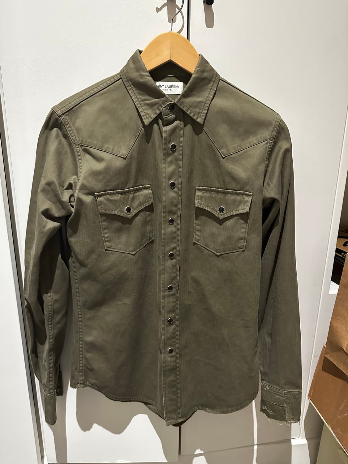 생로랑 웨스턴 셔츠 카키 XS 박성진 착용 제품 상품이미지1