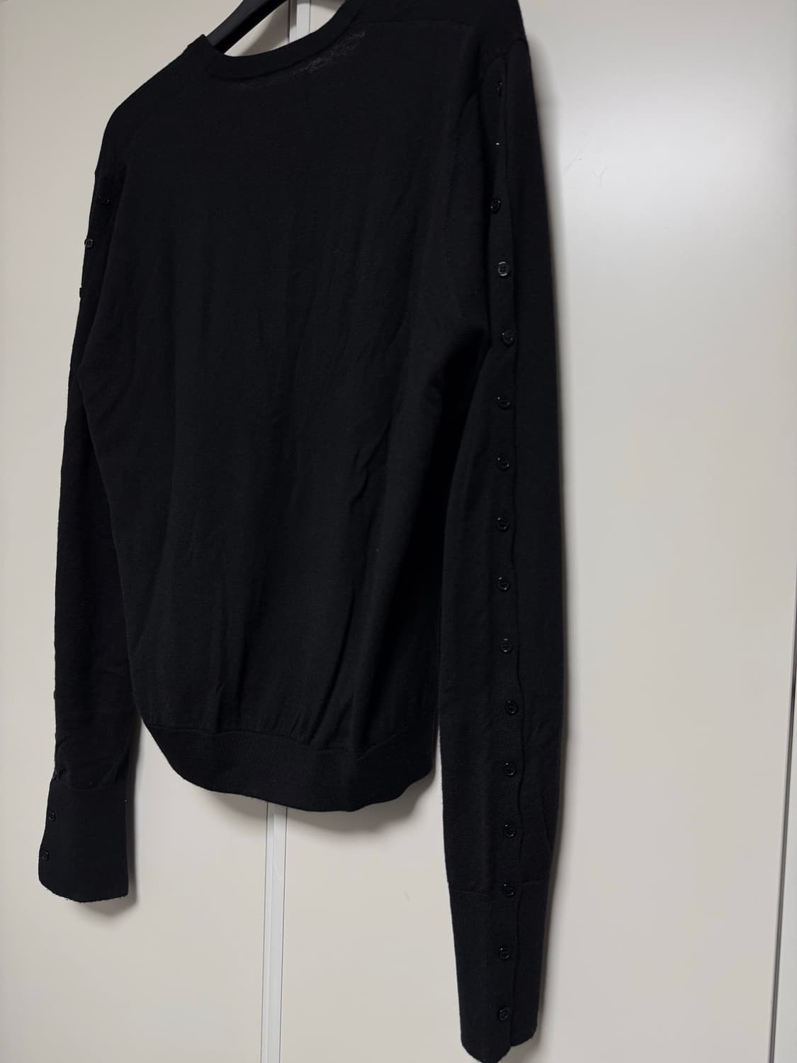 플리즈프로젝트 버튼 브이넥 니트 라이트 블랙 (plzproject) 상품이미지3