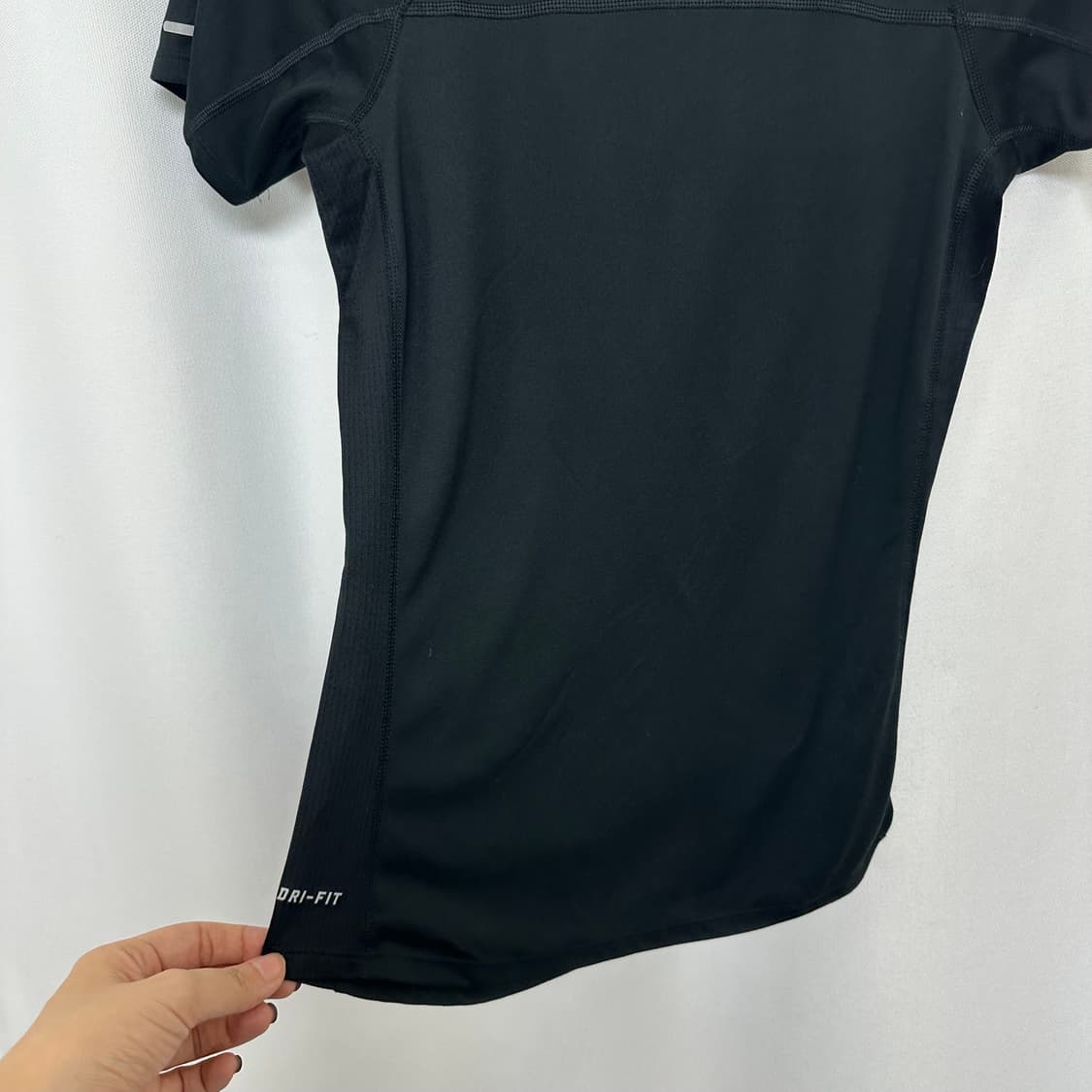 나이키 여자 운동복 반팔티 스판 검정 M 상품이미지7