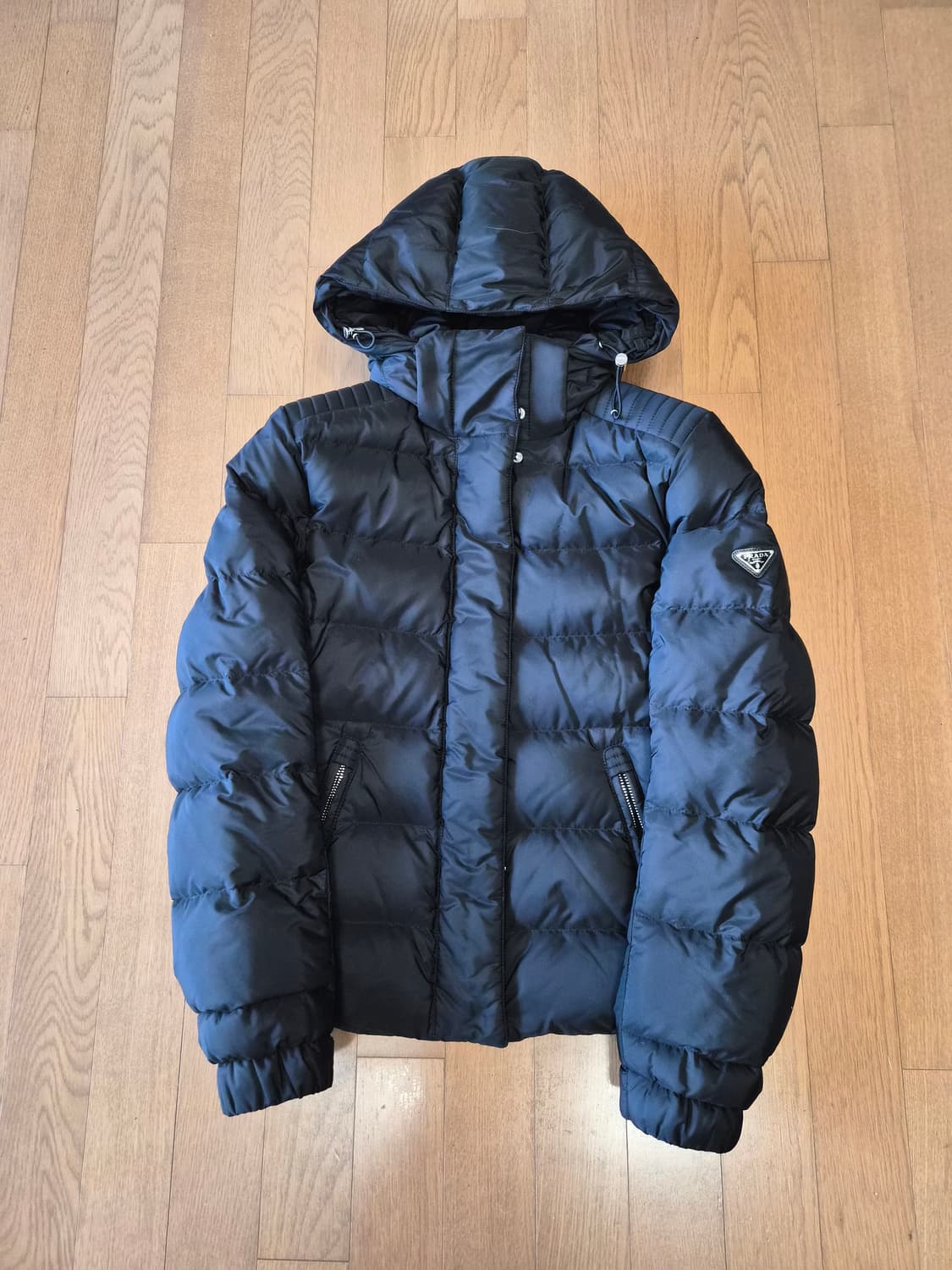 (정품) 프라다 삼각로고 후드 숏패딩 (명품 여성 점퍼 자켓) 상품이미지1