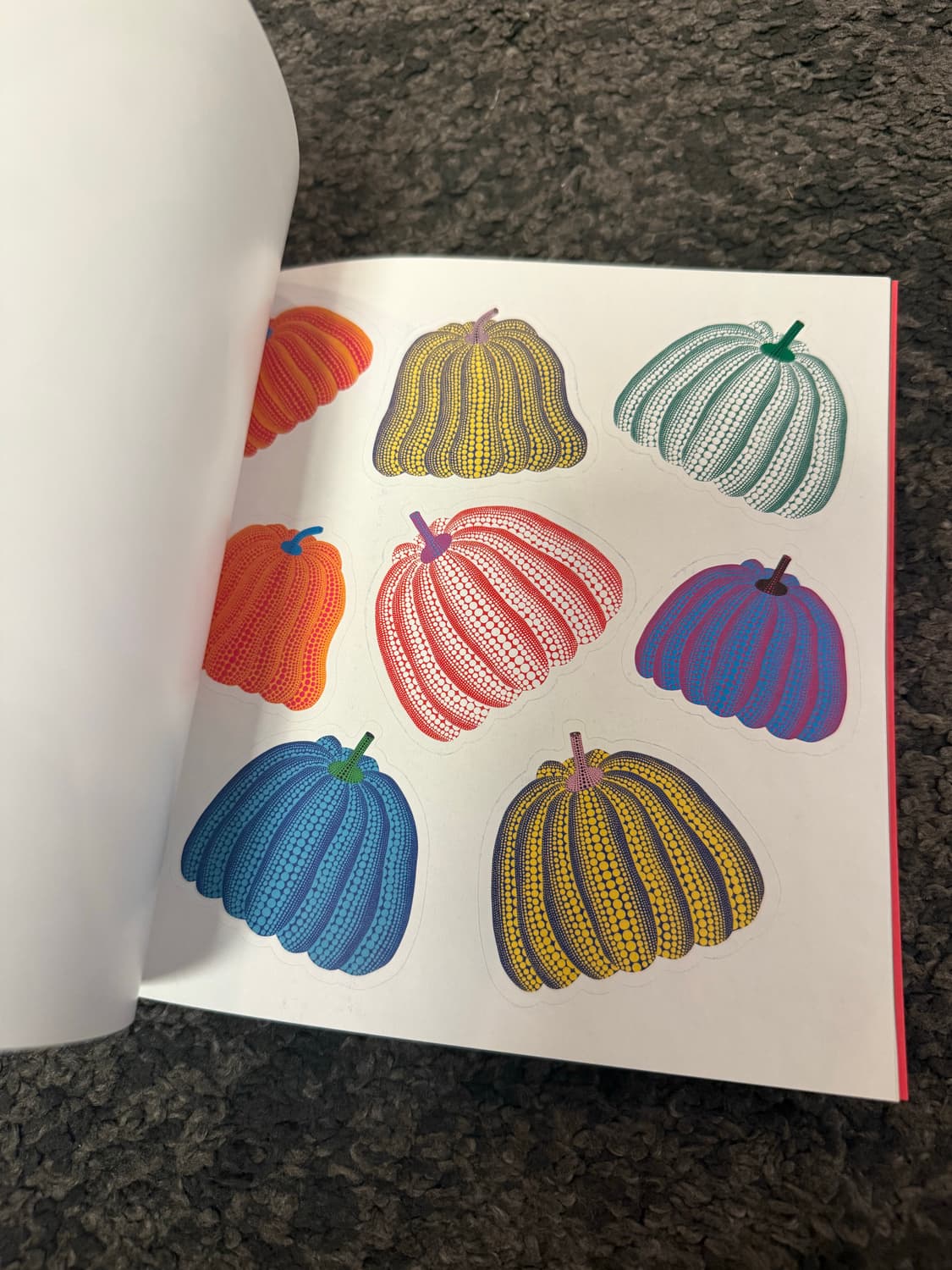 루이비통 x 쿠사마 야요이 아트북 카탈로그 상품이미지4