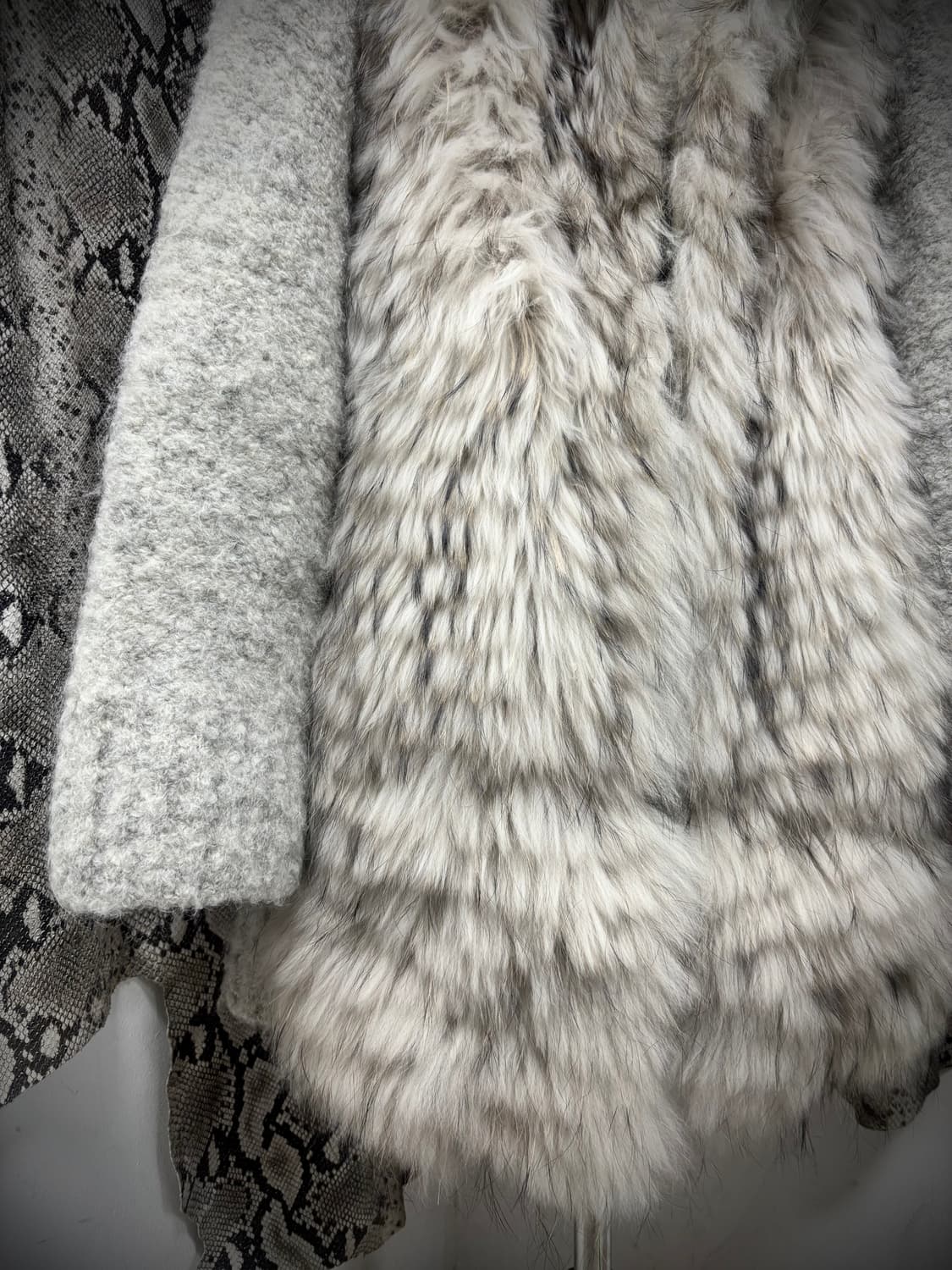 [V-Kei] Raccoon Fur White Wool Hoodie Ja 상품이미지6