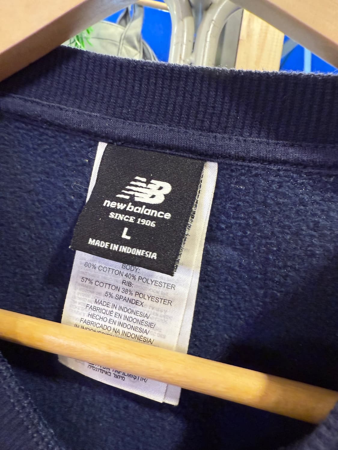 뉴발란스 네이비 크롭 맨투맨 상품이미지2