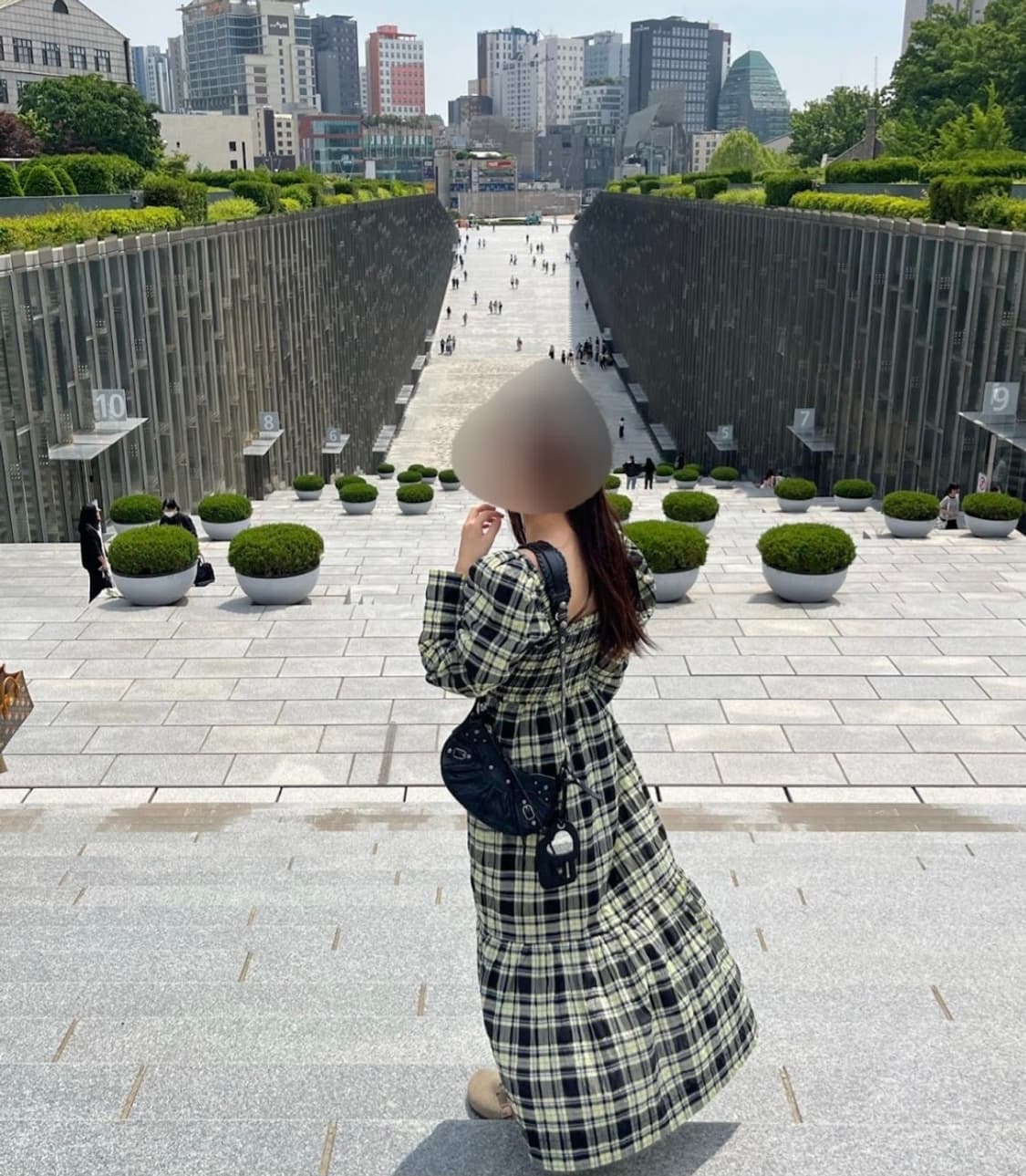 GANNI

셔링 디테일 체크 코튼 혼방 시어서커 원피스 상품이미지9