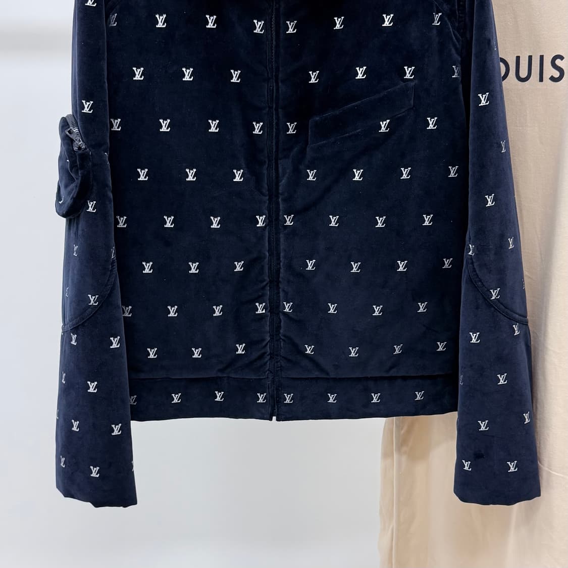 [S+급/48] 루이비통 LV 벨벳 이브닝 모노그램 블루종 자켓 상품이미지3