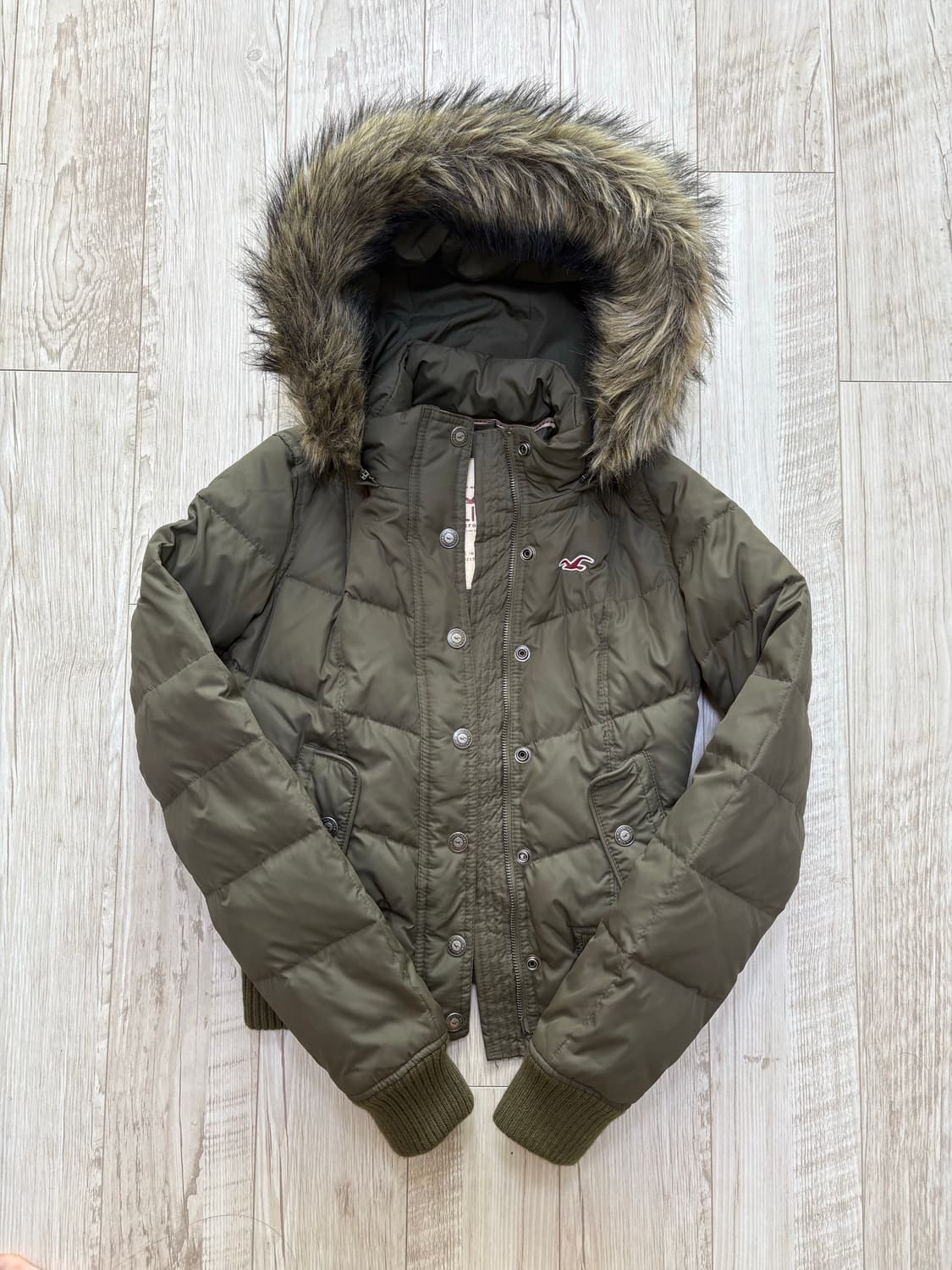 홀리스터 울프죠 딱붙핏 패딩 s 상품이미지1