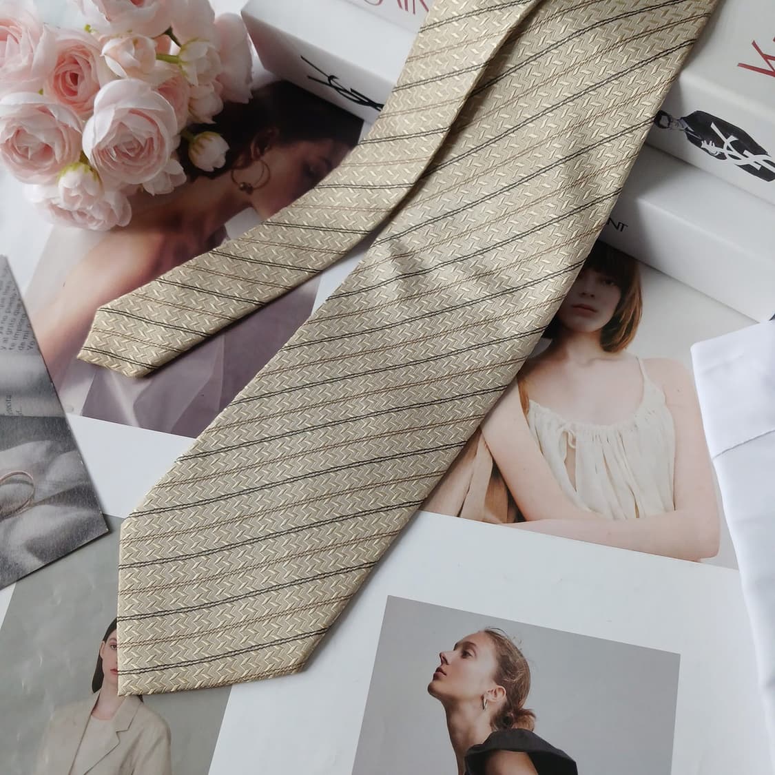 입생로랑 실크 골드 패턴 넥타이 9.4cm A+등급 A18841
 상품이미지3