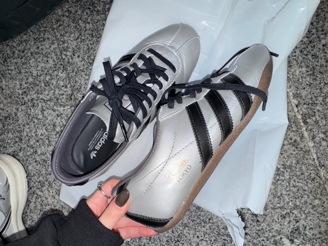 아디다스 도쿄 실버 메탈릭 코어 블랙 w235 상품이미지2