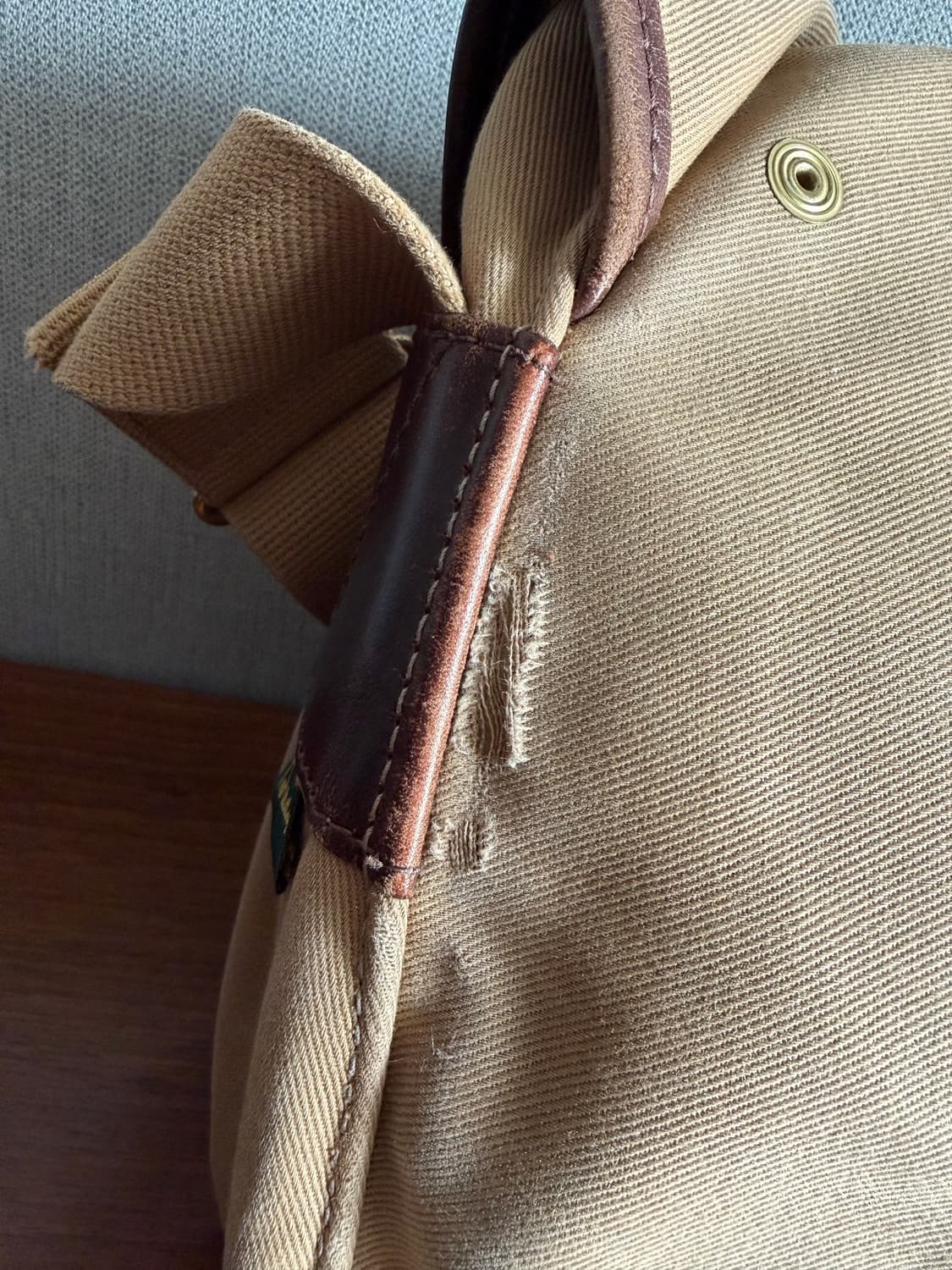 브래디백 아리엘 라지 카키 색상 상품이미지8