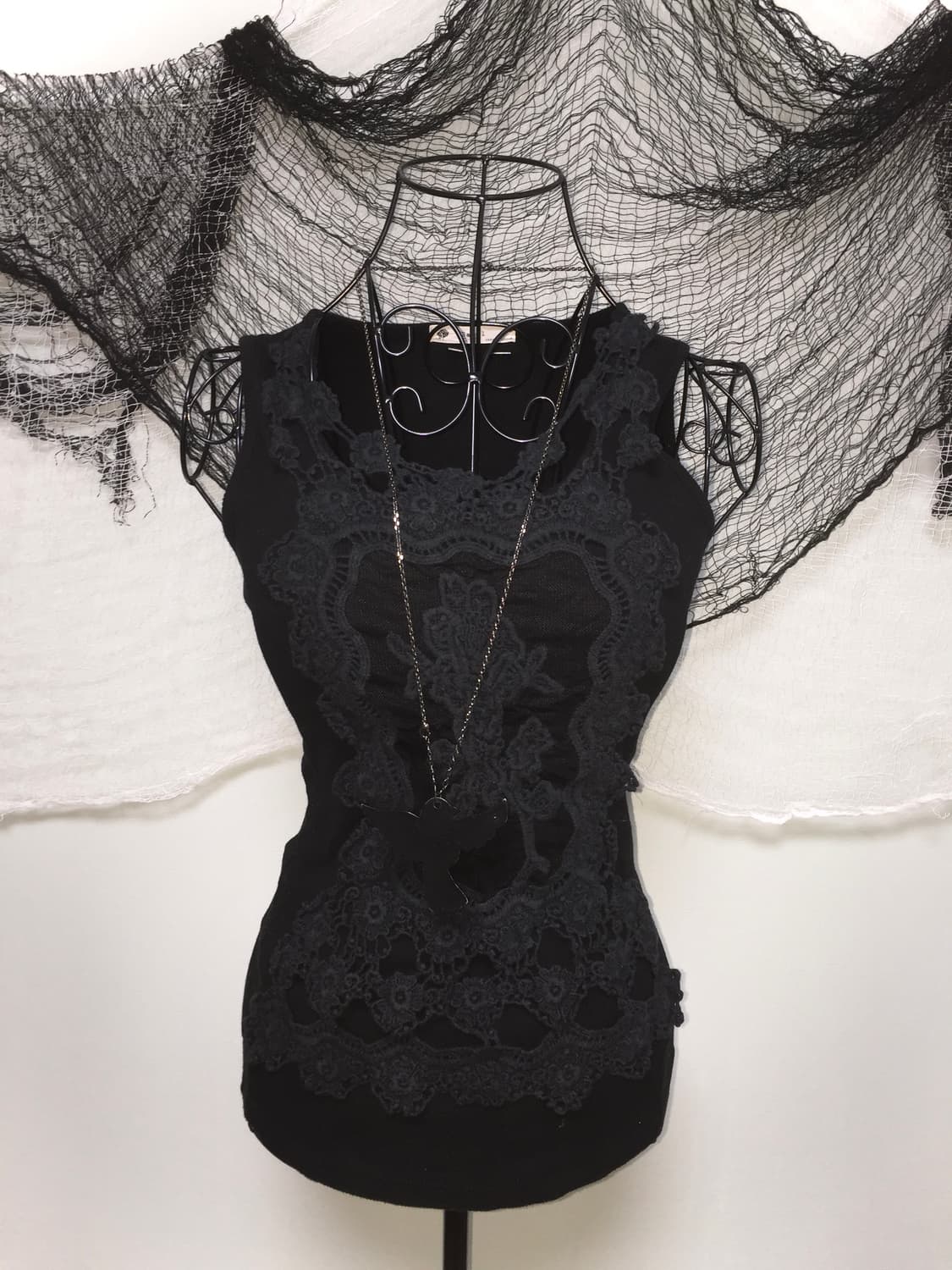 gothic lace detail sleeveless 상품이미지1