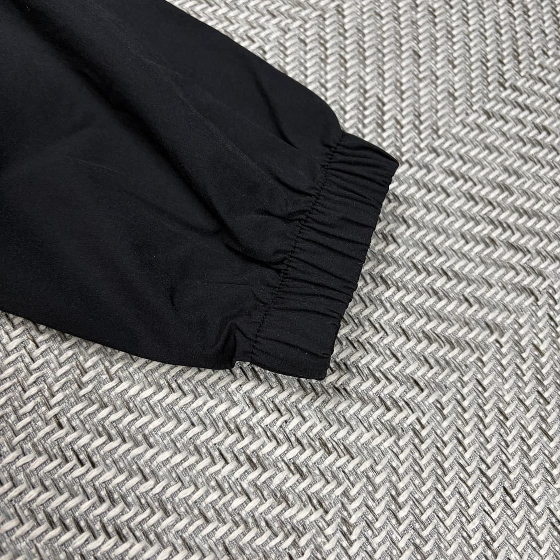 (100)CNN 블랙 우븐 맨투맨 상품이미지4