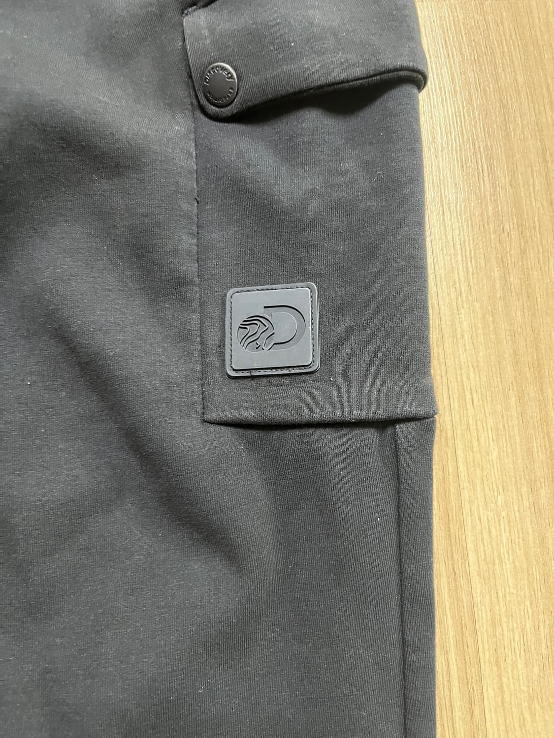 디스커버리 검정색 조거팬츠 상품이미지2