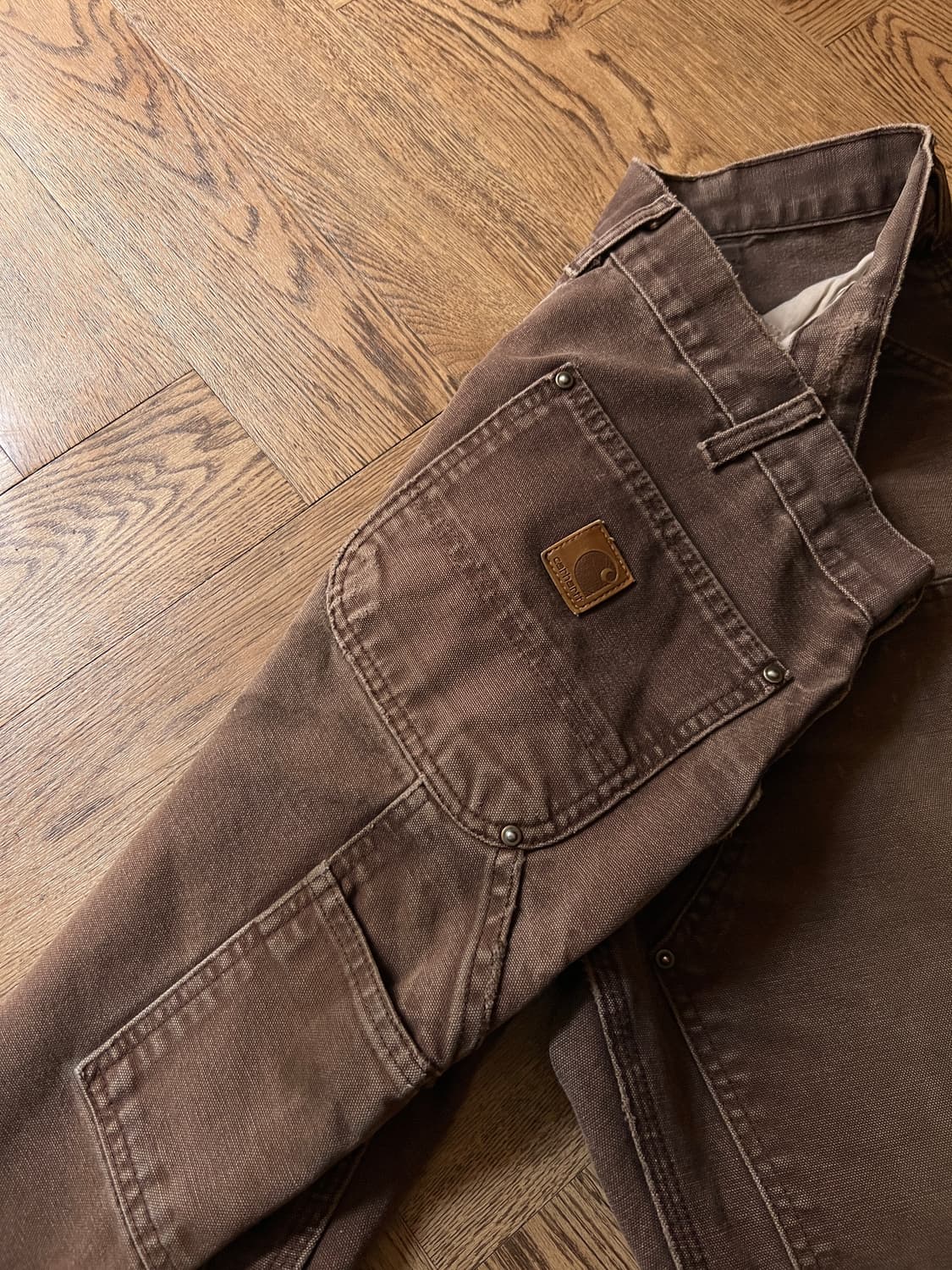 [36]칼하트 USA 데미지드 페이딩 다크브라운 더블니 워크 팬츠 상품이미지5