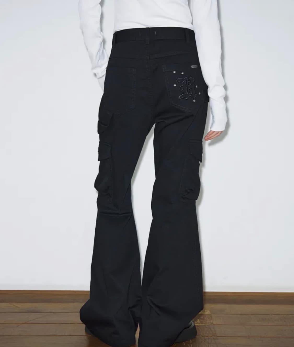 교환/판매) 헬레네파리스 피그먼트 스터드 부츠컷 팬츠 [블랙] M 상품이미지1