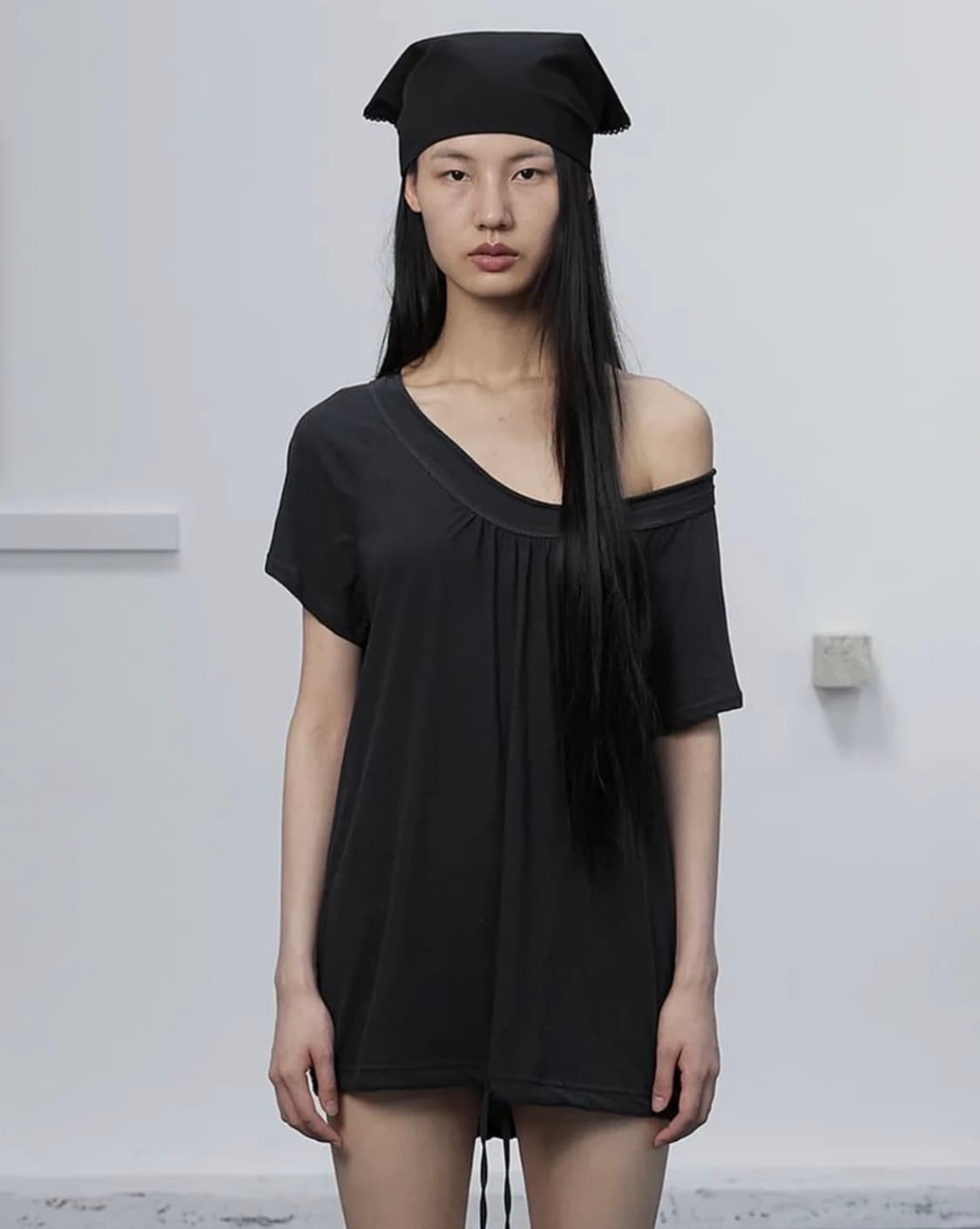 세릭 ROUND DRAWSTRING HEM TOP 상품이미지1