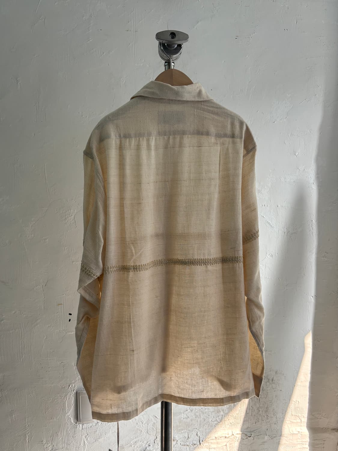 (새상품) 카르틱 리서치 베이지 컬러 스티치 셔츠 상품이미지8