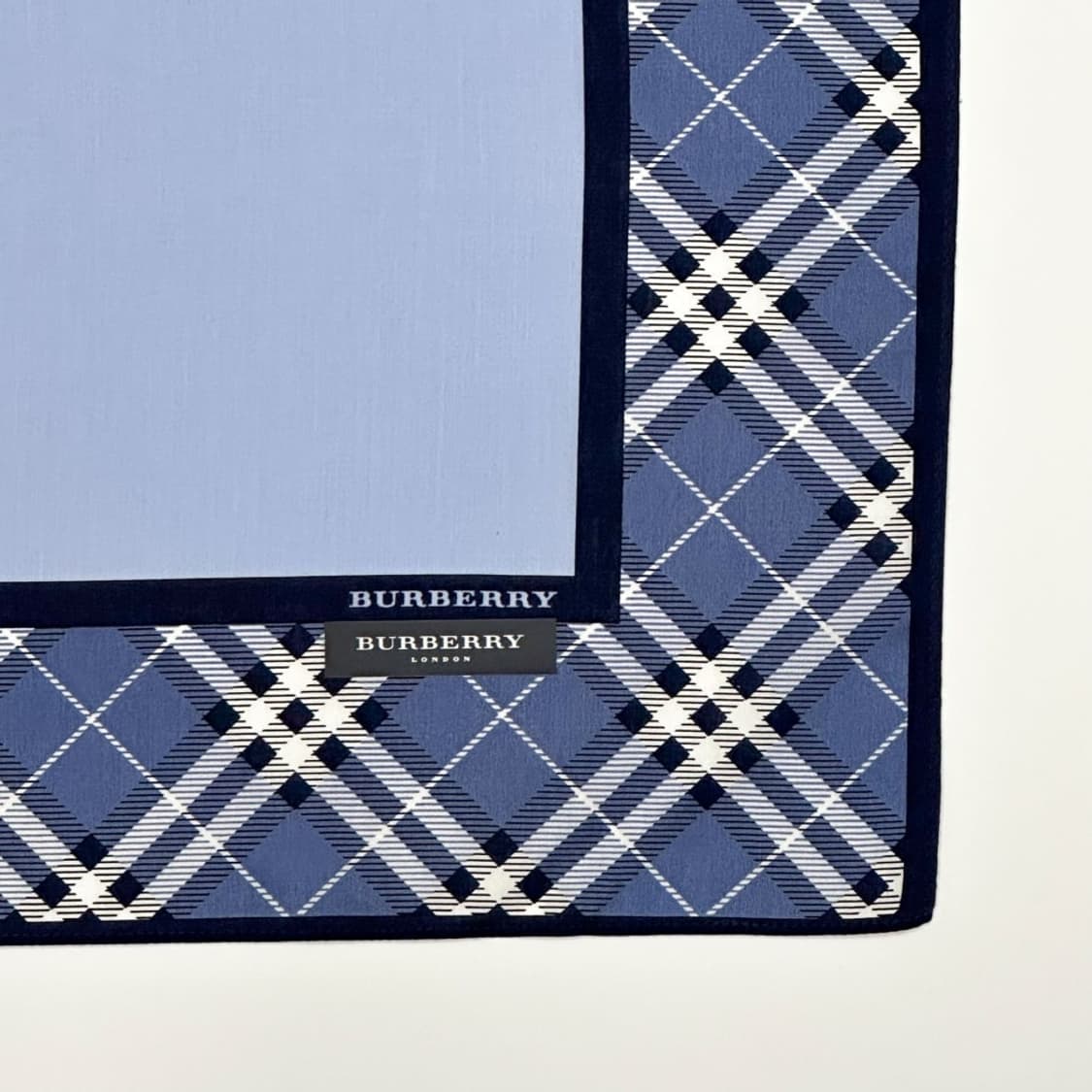 (새상품) burberry/ 버버리 쁘띠스카프 손수건 상품이미지3