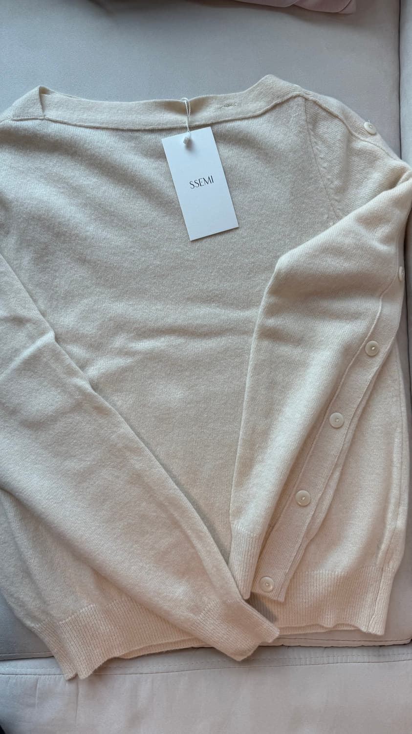 쎄미 니트 CASHMERE BUTTON KNIT 상품이미지1