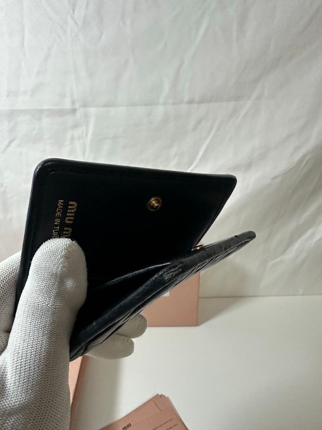 미우미우 마틀라쎄 반지갑 블랙 (OS) 상품이미지7
