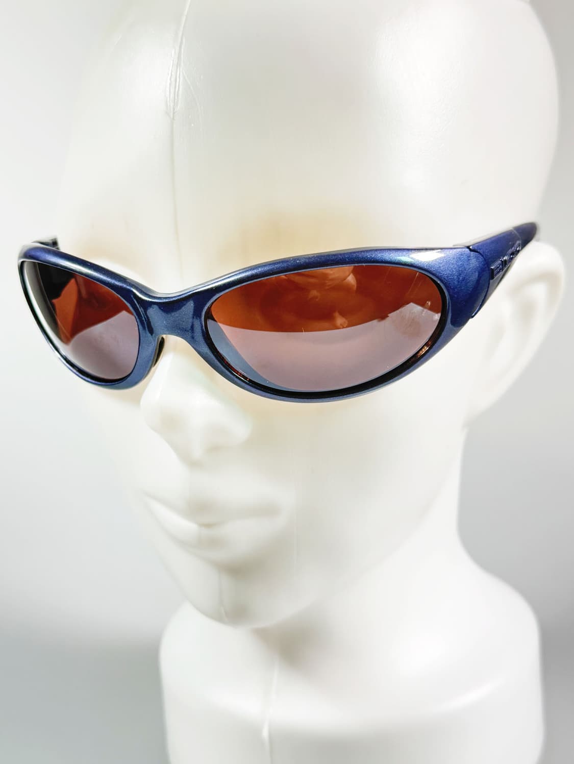 BLOC 랩어라운드 오벌 스포티 빈티지 틴트 선글라스 상품이미지8