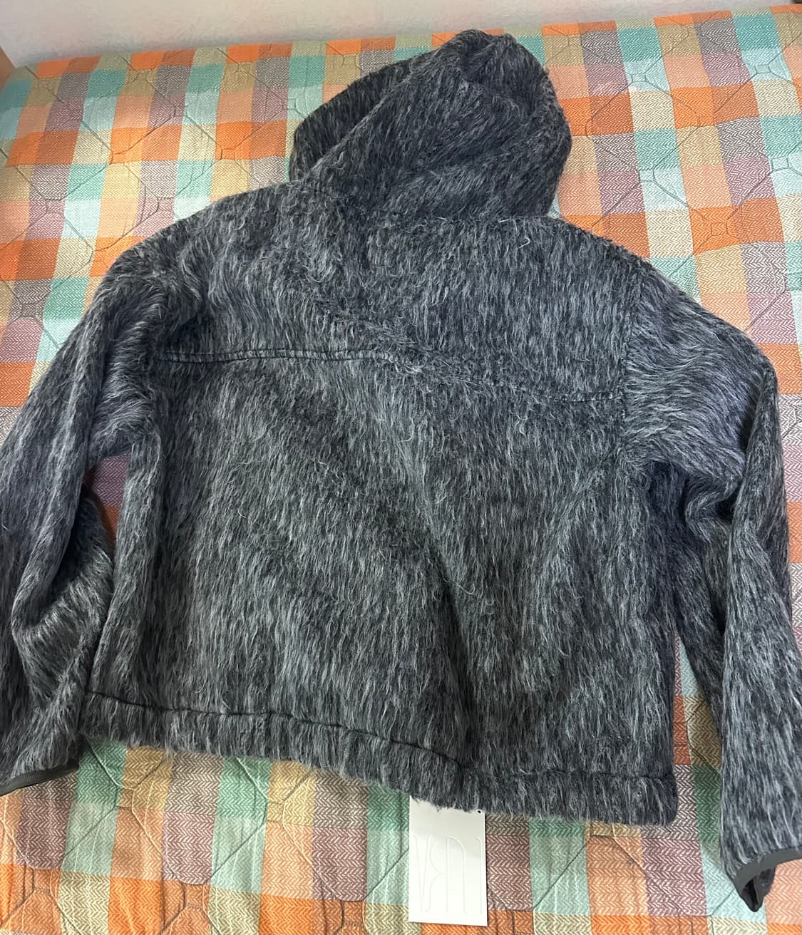 르아브 헤일리 크롭 울 후드 집업 차콜 상품이미지3