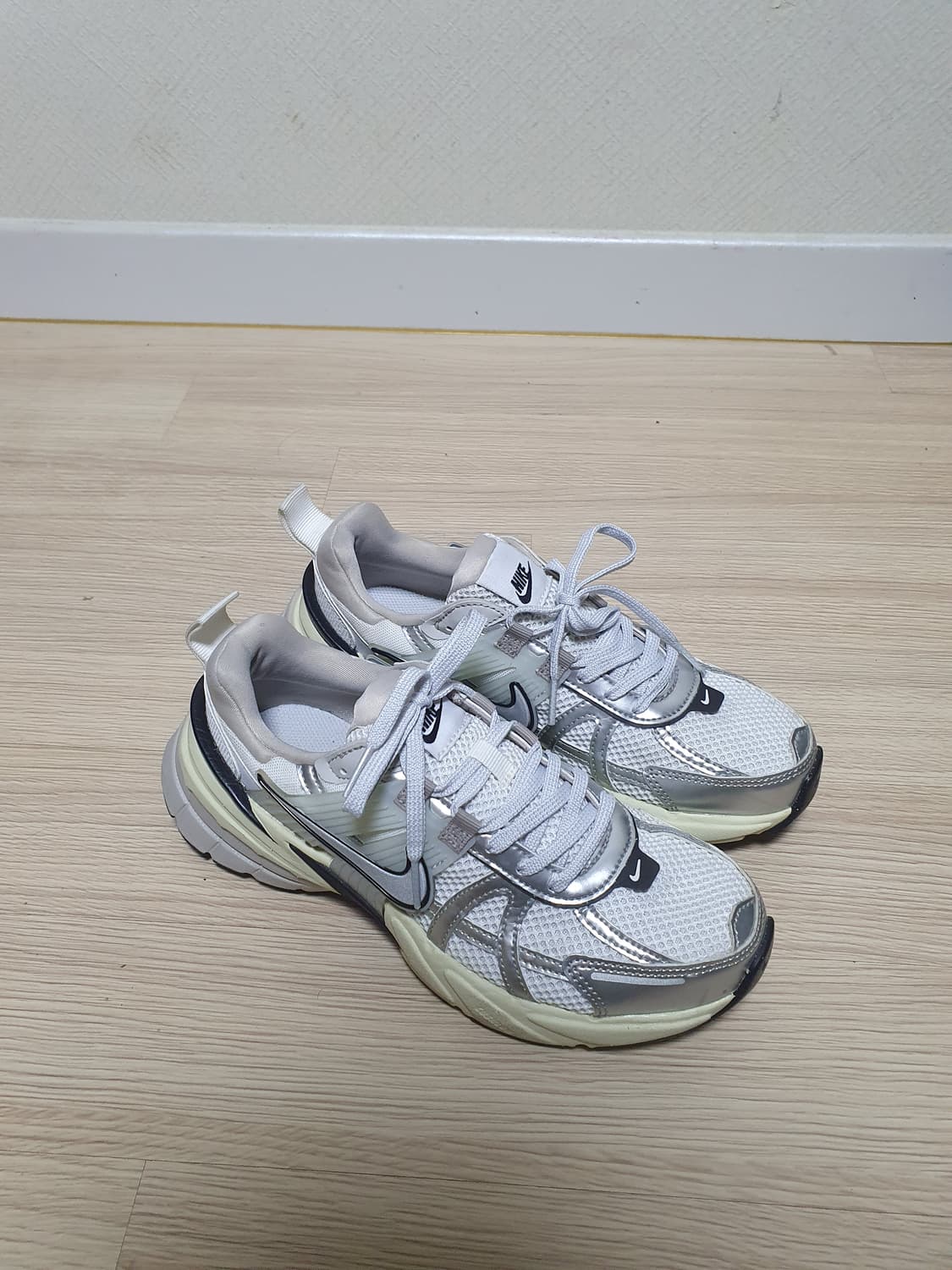 나이키 v2k 런 운동화 240 상품이미지1