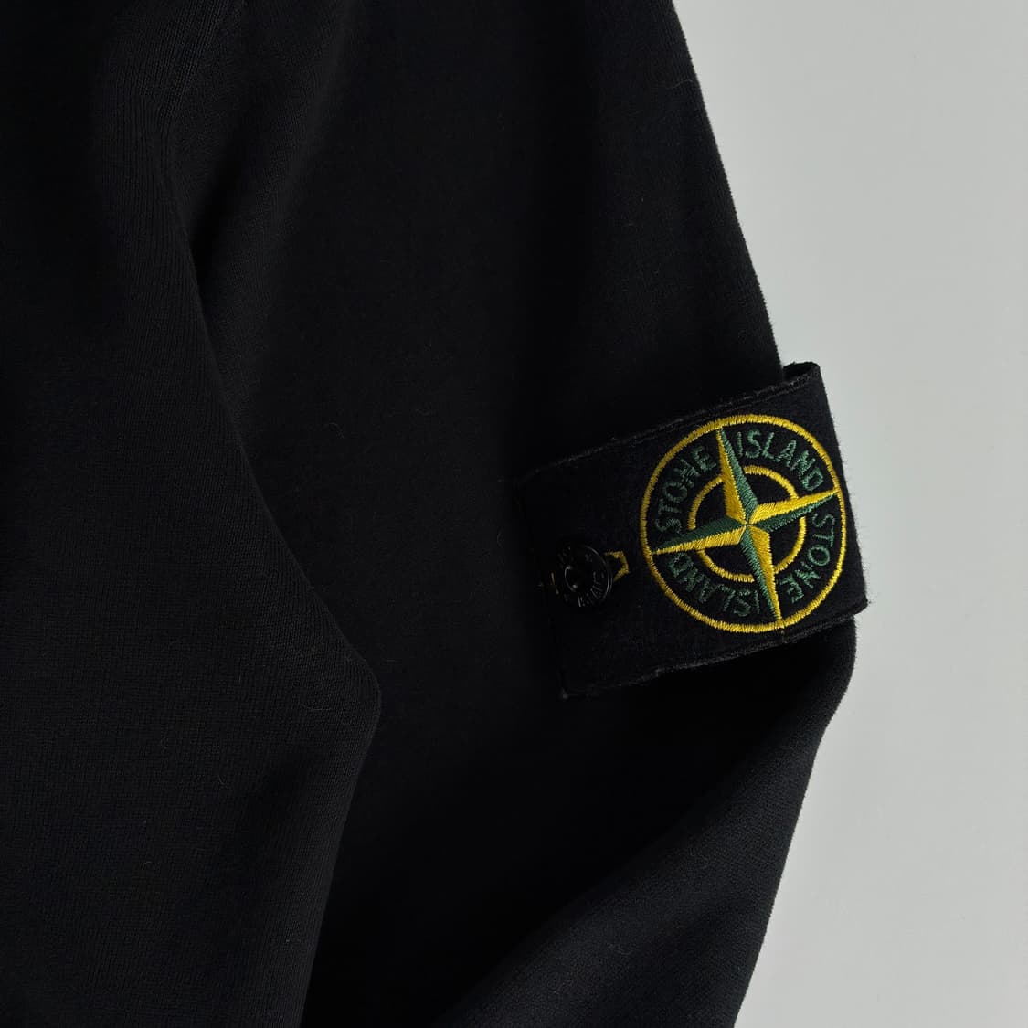 Stone Island  스톤 아일랜드 와펜 블랙 후드집업 상품이미지2
