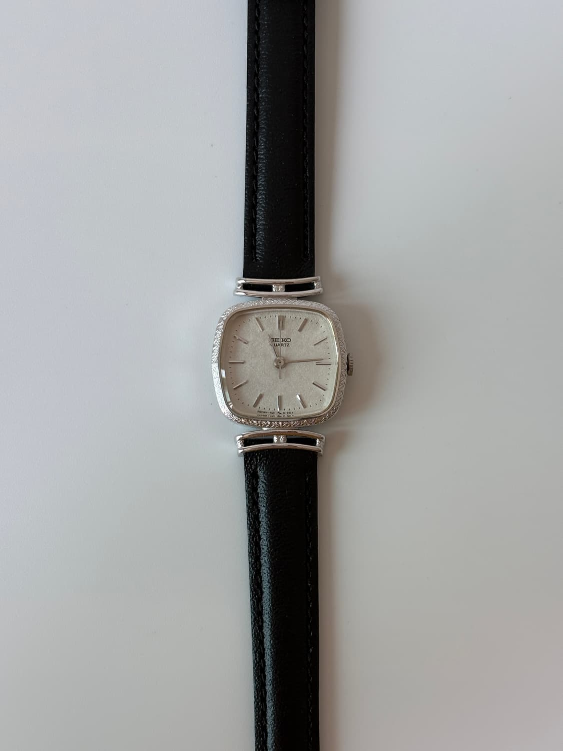 1980s Texture Bezel Square Ladies Quartz 상품이미지1