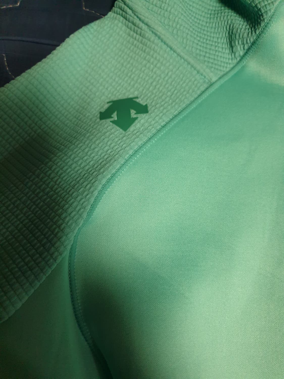 (단종매물) 데상트 딱붙핏 스피리쳐 하이브리드 후드집업 져지 민트 (S) 상품이미지2