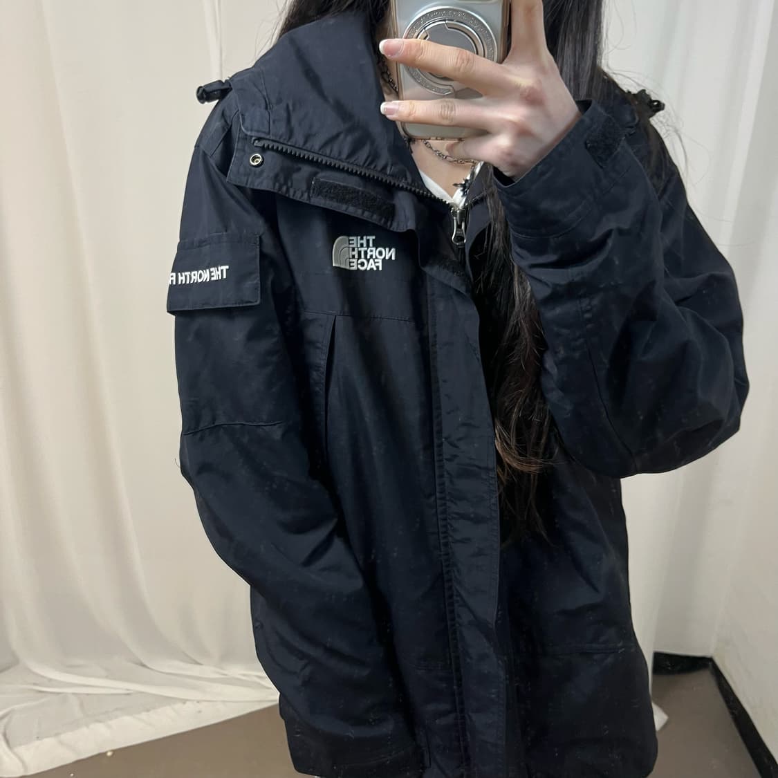 The North Face black windbreaker 상품이미지3