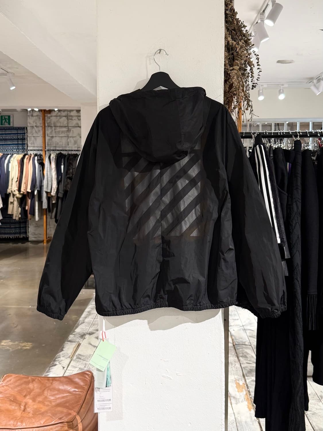 오프화이트 22fw 블랙 디아그 탭 윈드 브레이커 자켓 상품이미지6