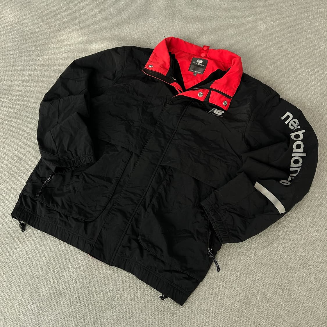 뉴발란스 블랙/레드 바람막이 자켓 m 상품이미지1
