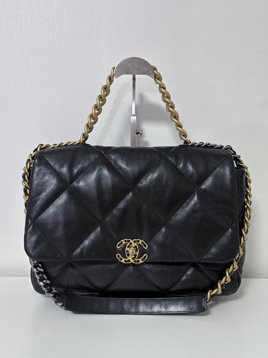 샤넬 19백 라지 블랙 상품이미지1