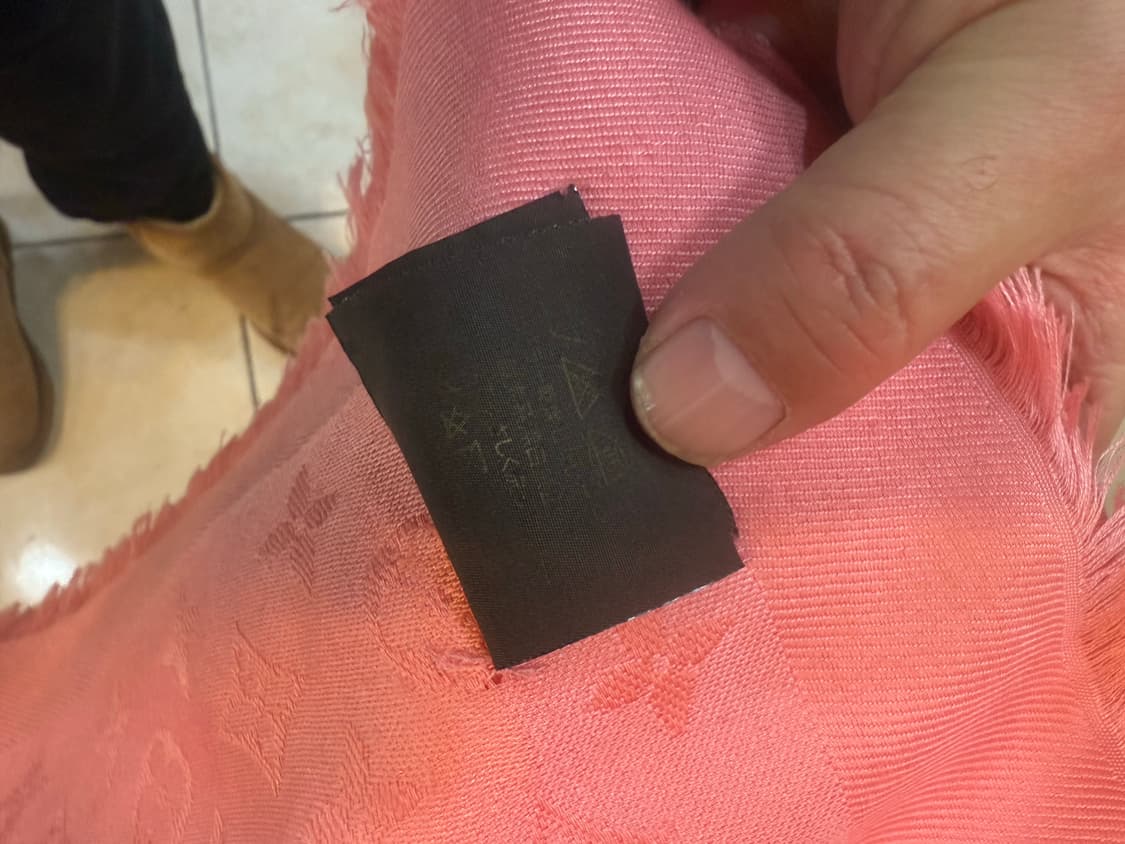 정품 루이비통 모노그램 실크혼방 숄 팝니다 상품이미지3