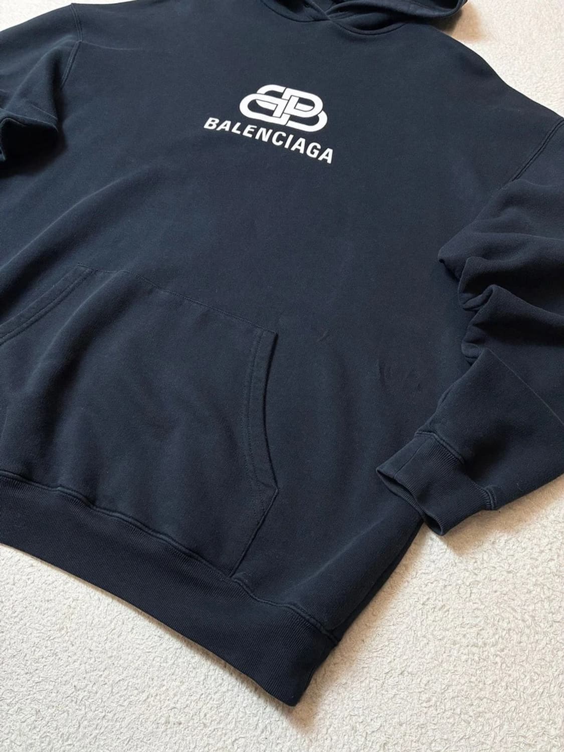 발렌시아가 블랙 BB 로고 오버핏 후드 티셔츠 PN6660    상품이미지3