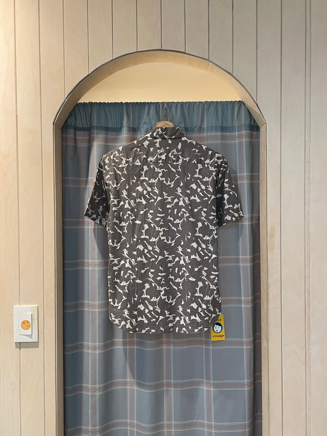 콤사이즘 그레이 프린트셔츠 상품이미지4