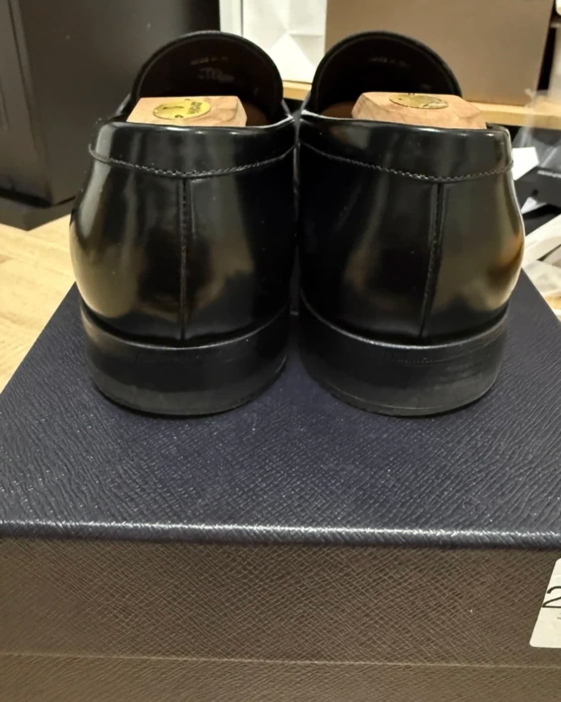 프라다 브러시드 삼각로고 로퍼 8.5사이즈(270~275) 상품이미지4