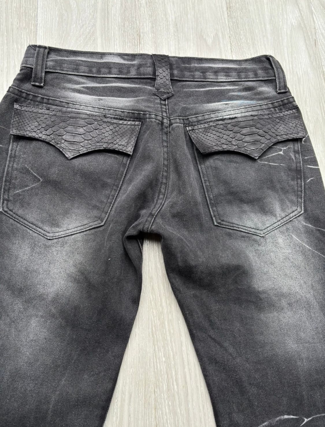 KUI distressed splatter flare jeans 상품이미지6