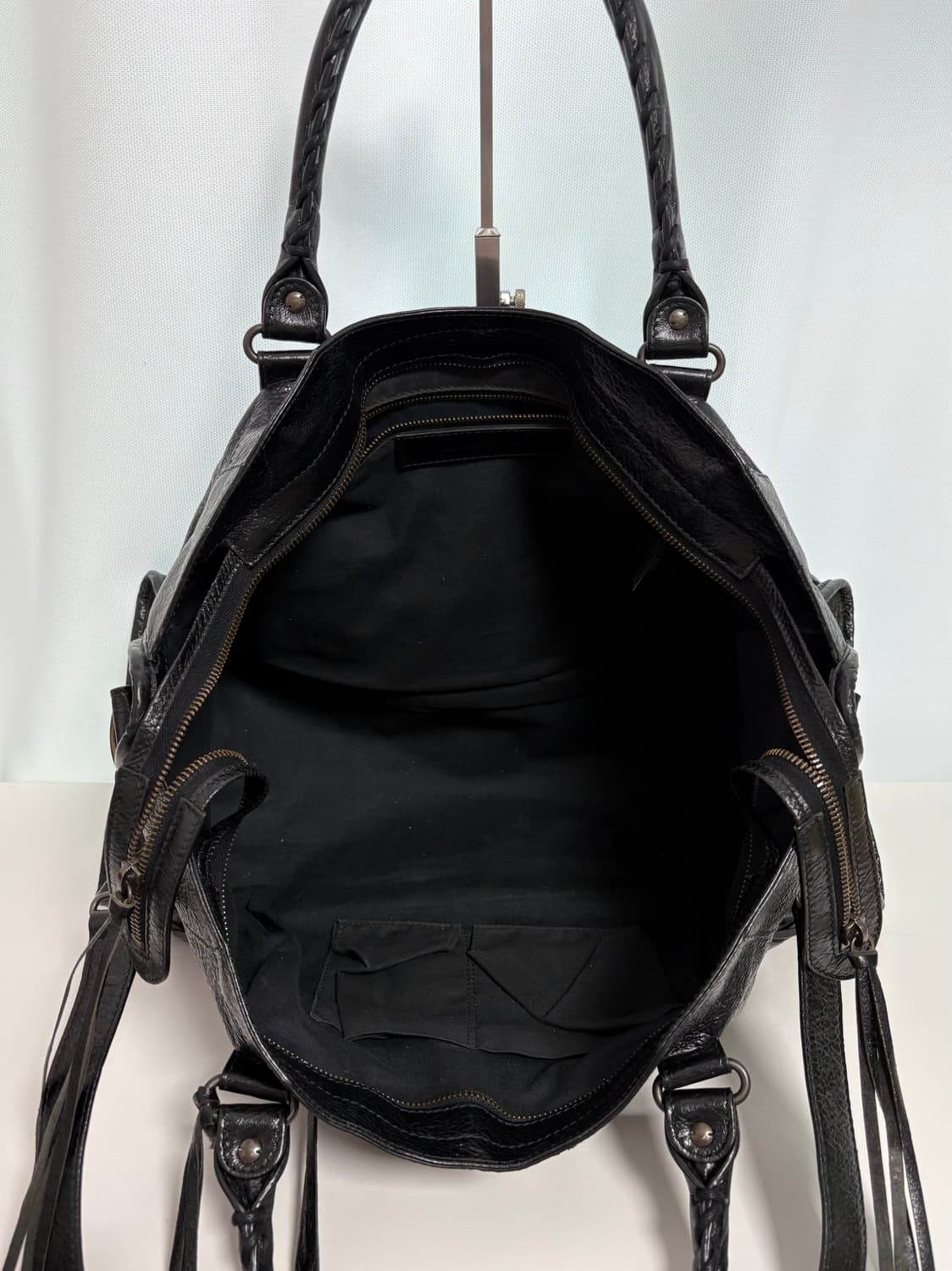 발렌시아가 파트타임 모터백 블랙 상품이미지10