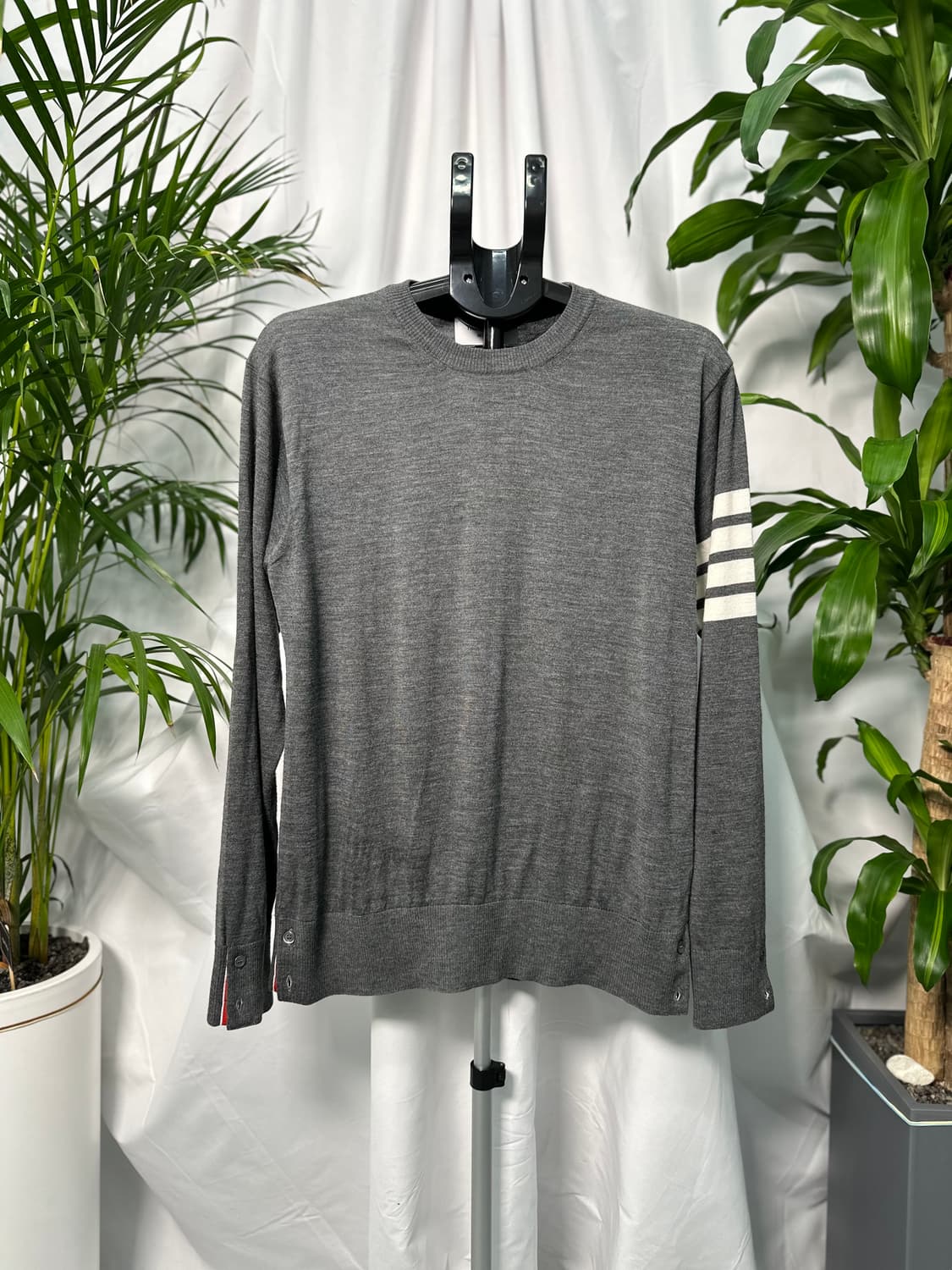 톰브라운 클래식 사선니트 메리노울
MKA002A-Y1014-038 새상품 상품이미지1