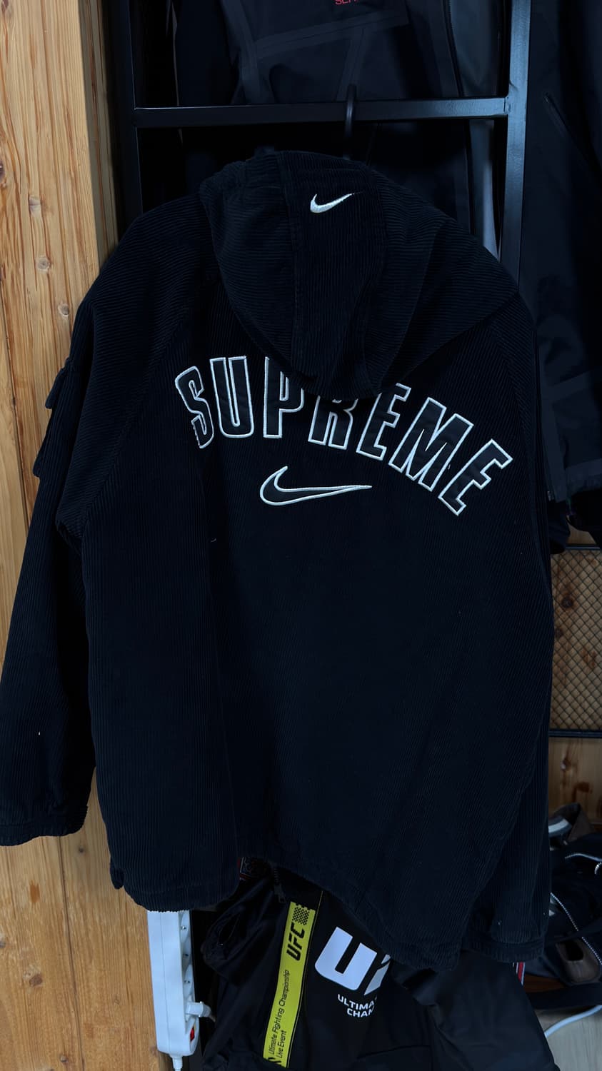 슈프림 나이키 아크 코듀로이 후드자켓 블랙 상품이미지3