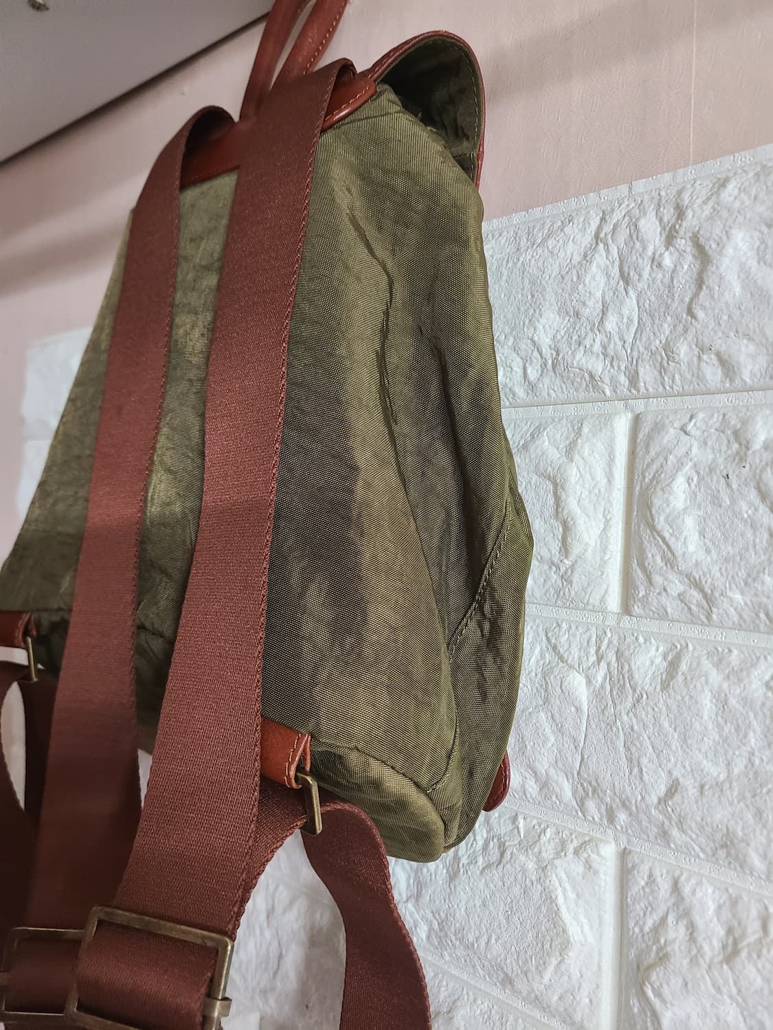 몽삭 여성 카키색 가죽 백팩 상품이미지4