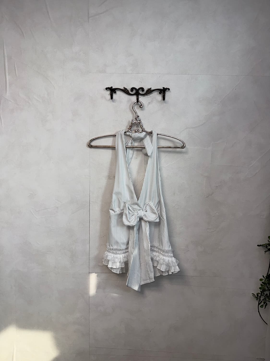 White stripe ribbon lace halter 슬리브리스 상품이미지5