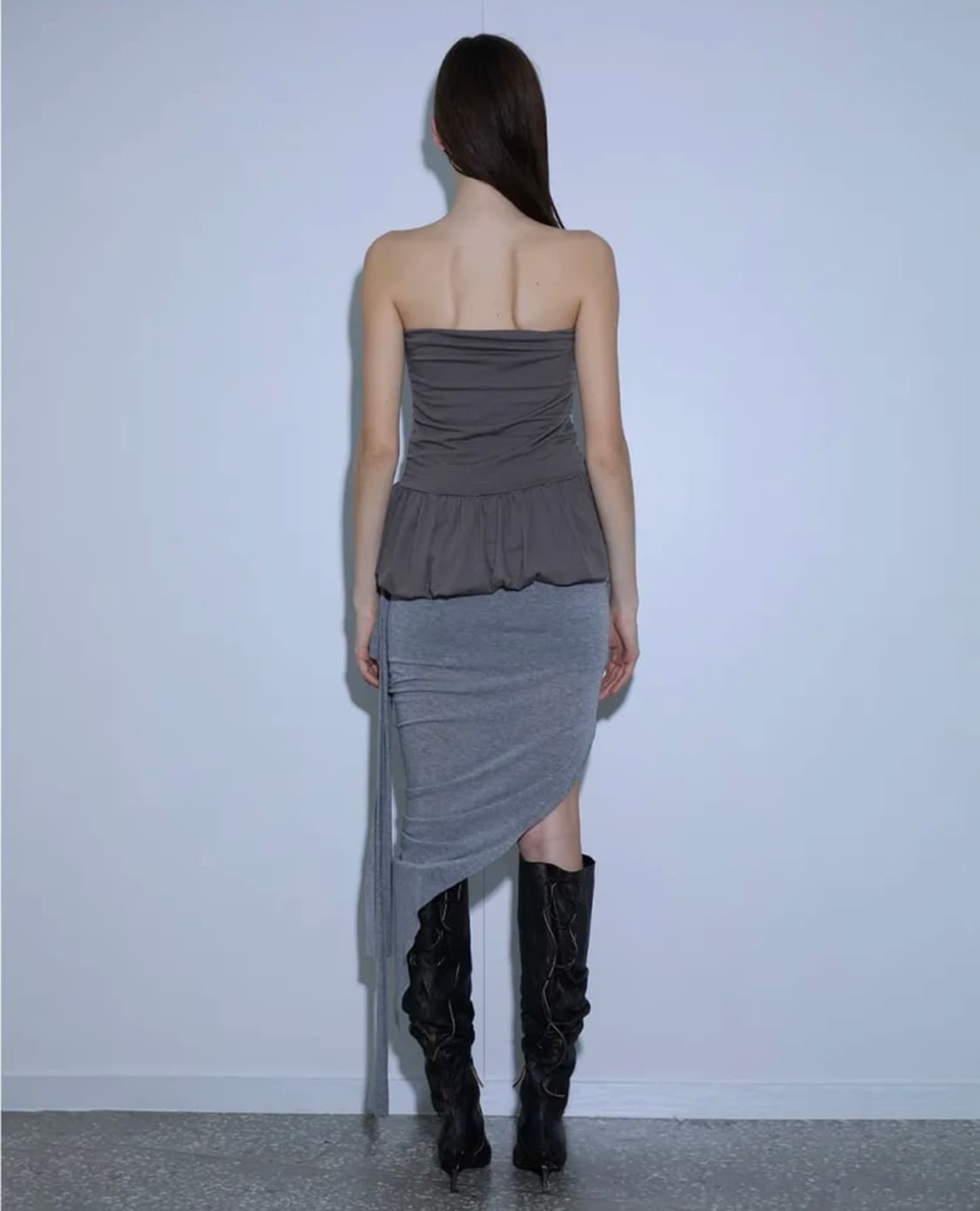 더포르타 애시메트리컬 드레이프 스커트 그레이 언발란스트임미디치마롱스트랩회 상품이미지9
