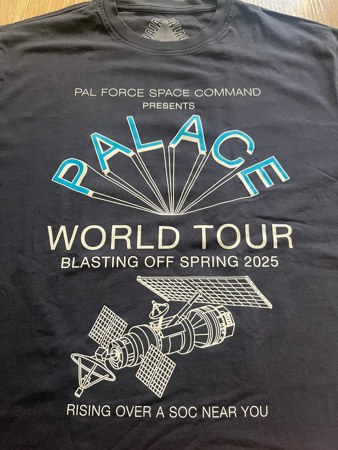 팔라스(Palace) 네이비색상 반팔 티셔츠 사이즈M 판매합니다 상품이미지2